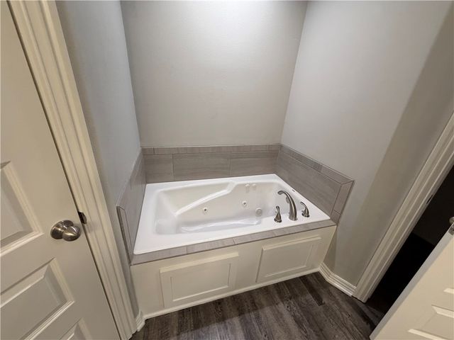 6025 W Quinn Street, Fayetteville, AR 72704