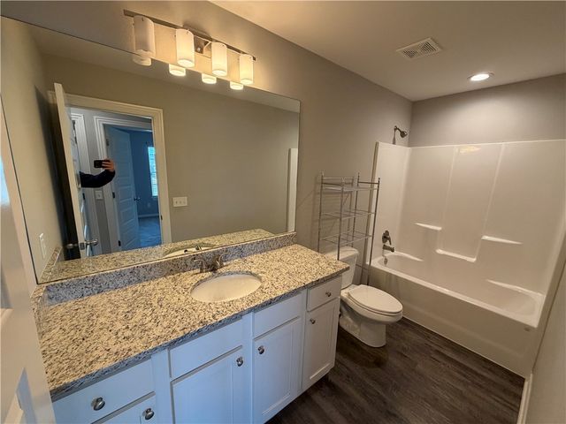 6025 W Quinn Street, Fayetteville, AR 72704