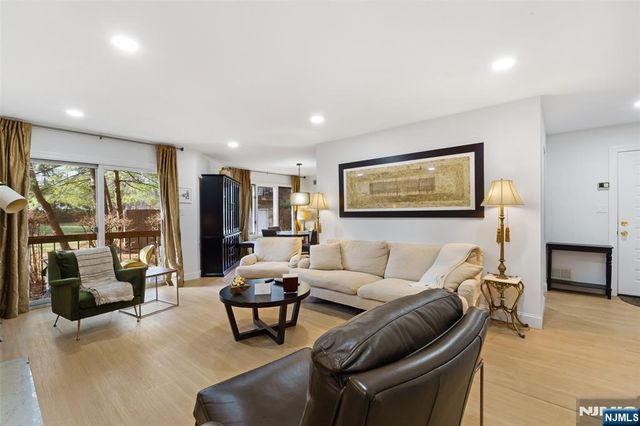 5 Tulip Crescent 1C, Little Falls, NJ 07424