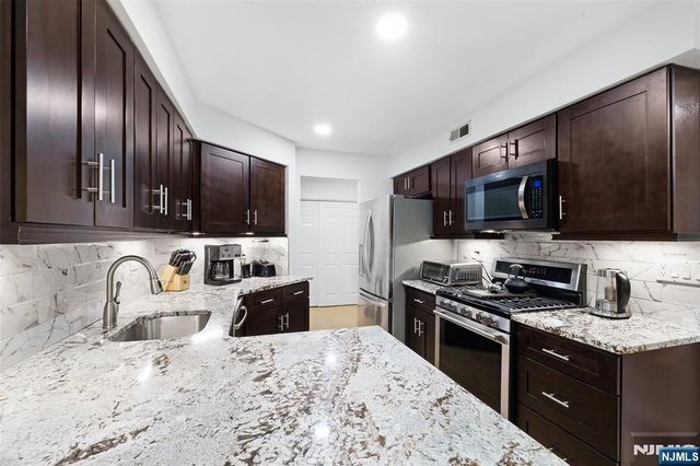 5 Tulip Crescent 1C, Little Falls, NJ 07424