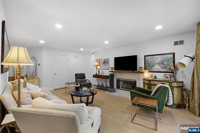 5 Tulip Crescent 1C, Little Falls, NJ 07424