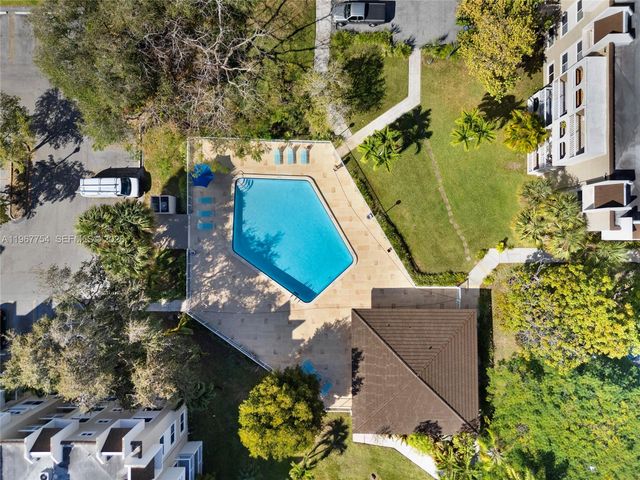 7700 Camino Real 202, Miami, FL 33143