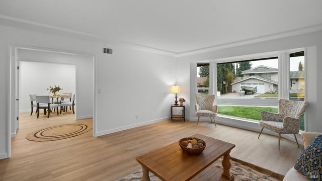 459 Meadowview Dr, Vacaville, CA 95688