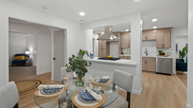 459 Meadowview Dr, Vacaville, CA 95688