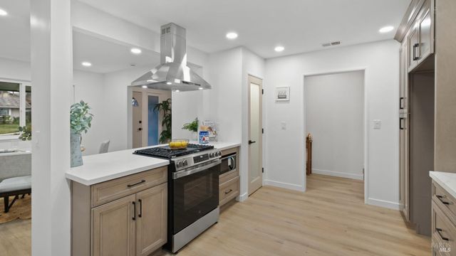 459 Meadowview Dr, Vacaville, CA 95688