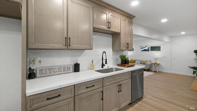 459 Meadowview Dr, Vacaville, CA 95688