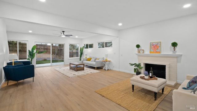 459 Meadowview Dr, Vacaville, CA 95688