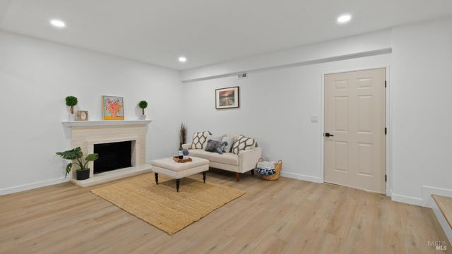 459 Meadowview Dr, Vacaville, CA 95688