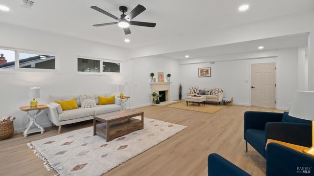 459 Meadowview Dr, Vacaville, CA 95688