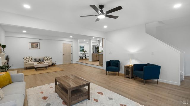 459 Meadowview Dr, Vacaville, CA 95688