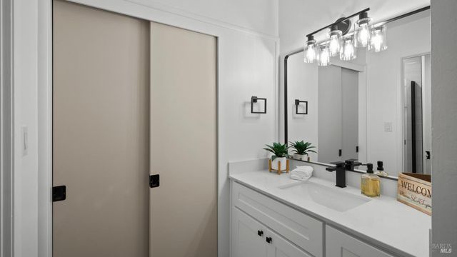 459 Meadowview Dr, Vacaville, CA 95688