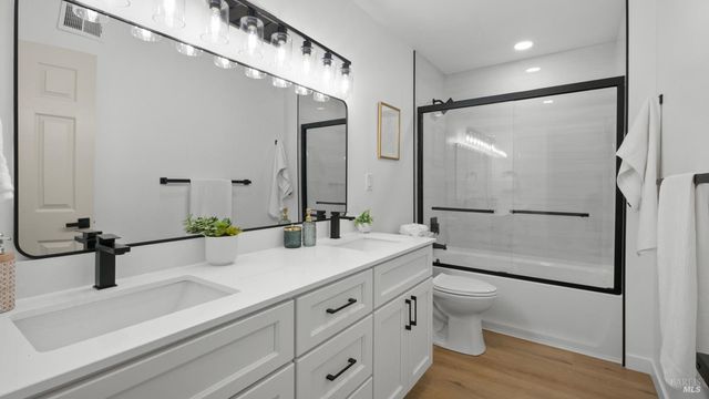 459 Meadowview Dr, Vacaville, CA 95688