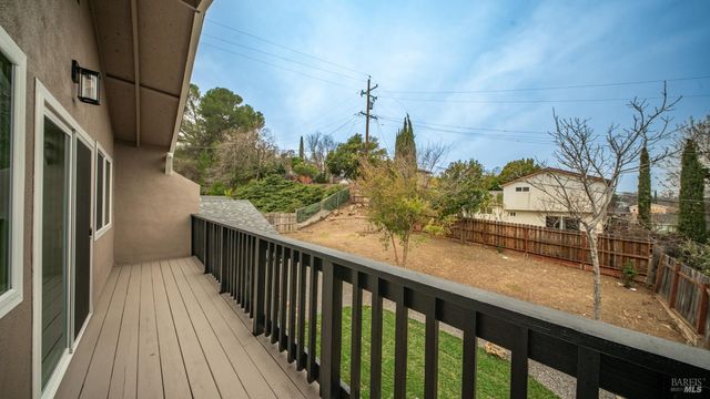 459 Meadowview Dr, Vacaville, CA 95688