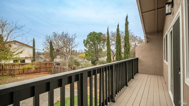 459 Meadowview Dr, Vacaville, CA 95688