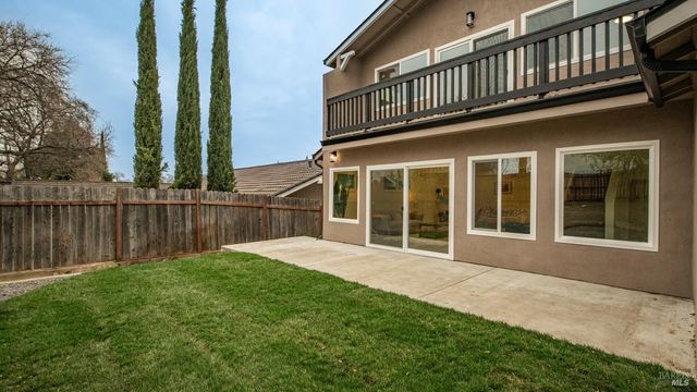 459 Meadowview Dr, Vacaville, CA 95688