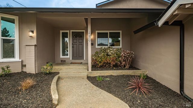 459 Meadowview Dr, Vacaville, CA 95688