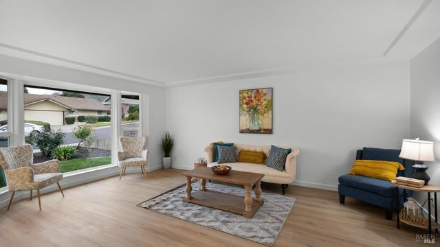 459 Meadowview Dr, Vacaville, CA 95688