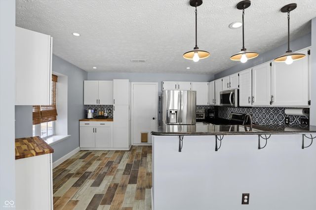 7504 Harbour Isle, Indianapolis, IN 46240