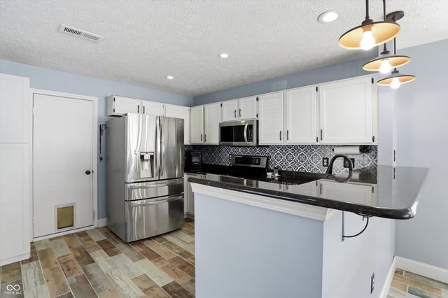 7504 Harbour Isle, Indianapolis, IN 46240