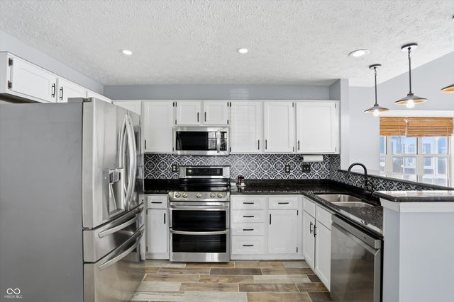 7504 Harbour Isle, Indianapolis, IN 46240