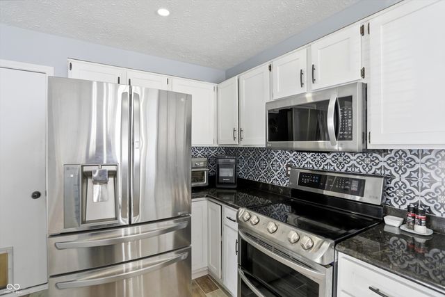 7504 Harbour Isle, Indianapolis, IN 46240