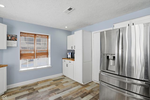 7504 Harbour Isle, Indianapolis, IN 46240