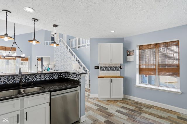 7504 Harbour Isle, Indianapolis, IN 46240