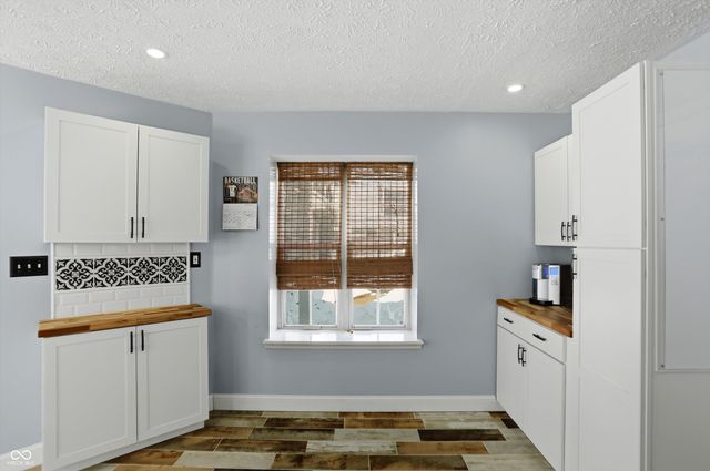 7504 Harbour Isle, Indianapolis, IN 46240