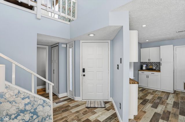 7504 Harbour Isle, Indianapolis, IN 46240