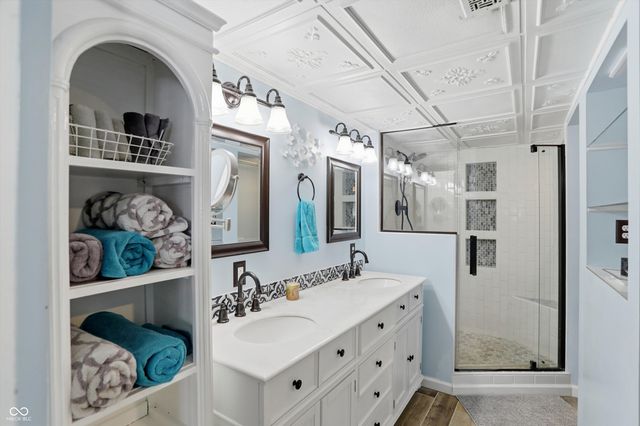 7504 Harbour Isle, Indianapolis, IN 46240