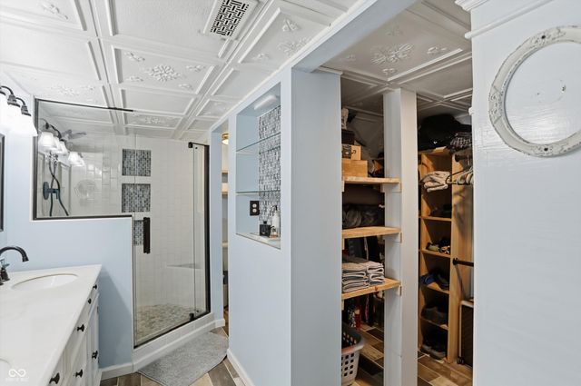 7504 Harbour Isle, Indianapolis, IN 46240