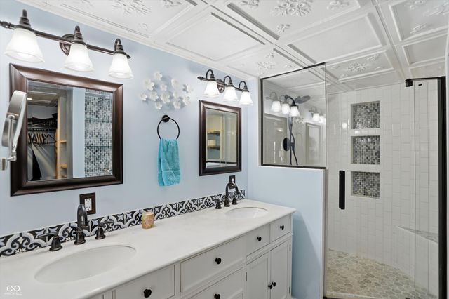 7504 Harbour Isle, Indianapolis, IN 46240