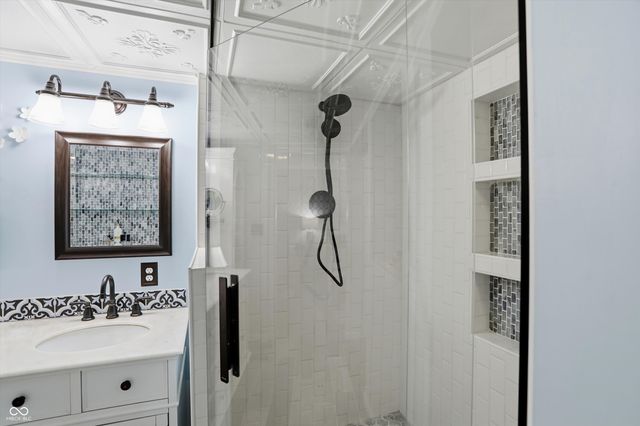 7504 Harbour Isle, Indianapolis, IN 46240