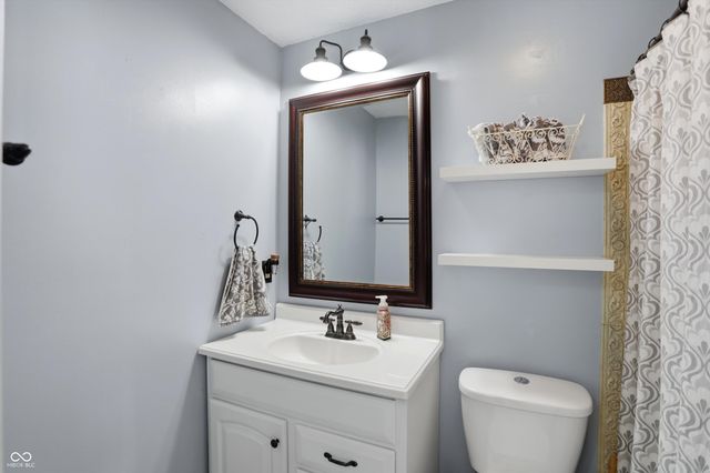 7504 Harbour Isle, Indianapolis, IN 46240