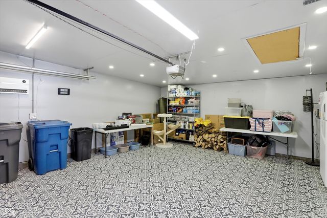 7504 Harbour Isle, Indianapolis, IN 46240