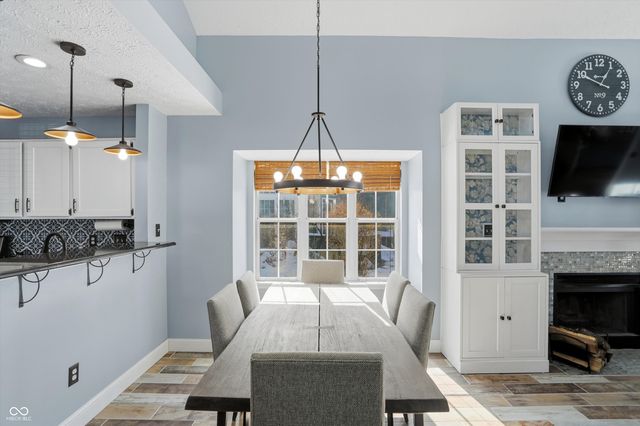 7504 Harbour Isle, Indianapolis, IN 46240