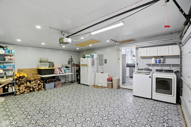 7504 Harbour Isle, Indianapolis, IN 46240