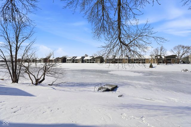 7504 Harbour Isle, Indianapolis, IN 46240