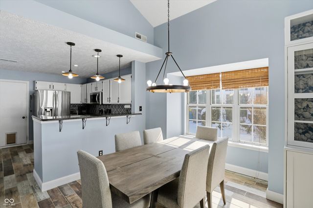 7504 Harbour Isle, Indianapolis, IN 46240