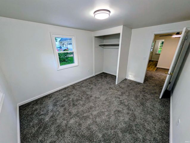 55405 Glenn Road, South Bend, IN 46628