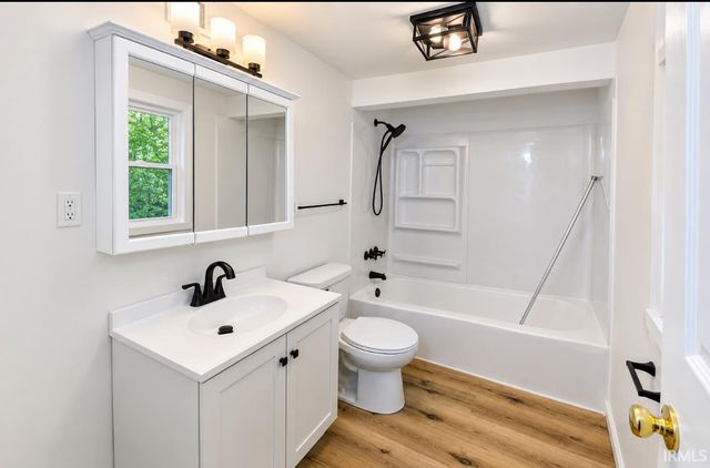 55405 Glenn Road, South Bend, IN 46628