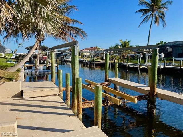 5213 SW 2nd PL, Cape Coral, FL 33914