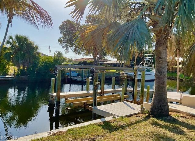 5213 SW 2nd PL, Cape Coral, FL 33914