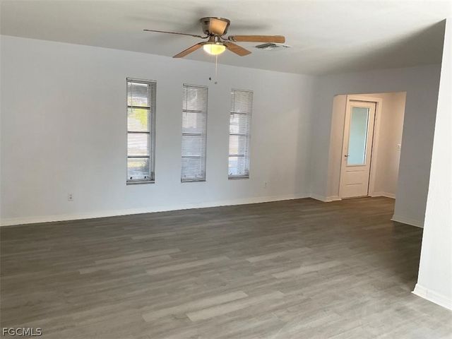 5213 SW 2nd PL, Cape Coral, FL 33914