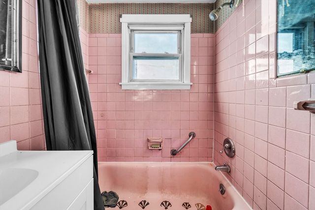 82 Louis Rd, Springfield, MA 01118