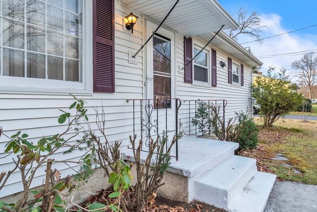 82 Louis Rd, Springfield, MA 01118