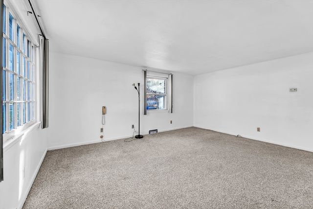 82 Louis Rd, Springfield, MA 01118