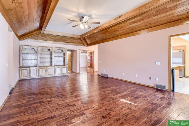 9404 Valaretta Drive, Gretna, NE 68028