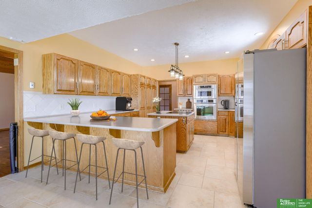 9404 Valaretta Drive, Gretna, NE 68028