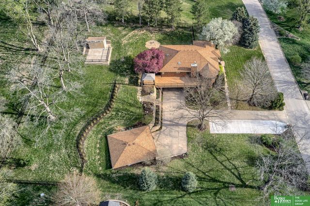 9404 Valaretta Drive, Gretna, NE 68028